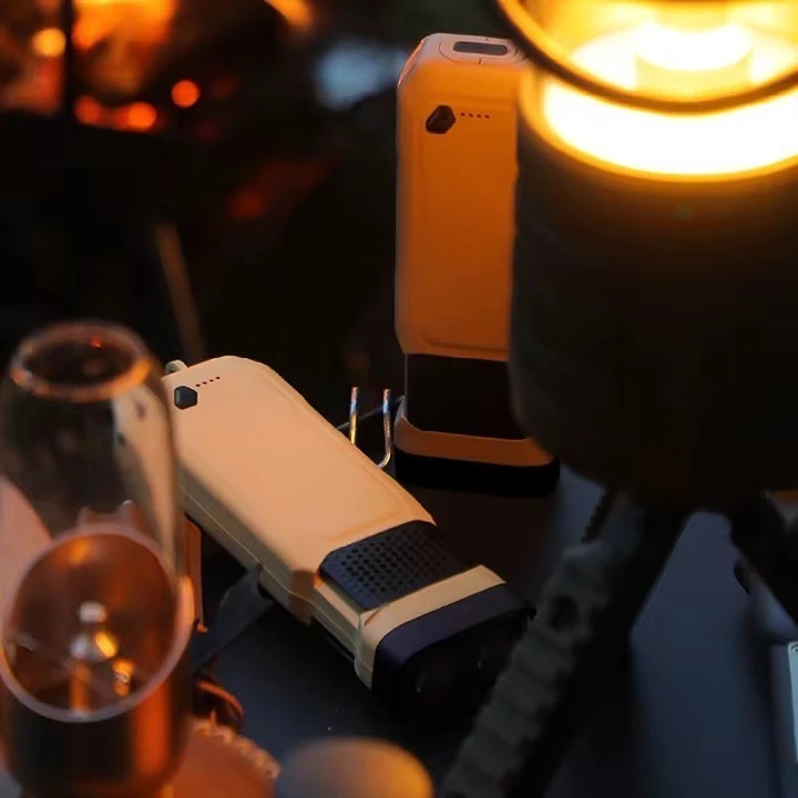 3-in-1 Myggdosa 9600 mAh Powerbank & Ficklampa